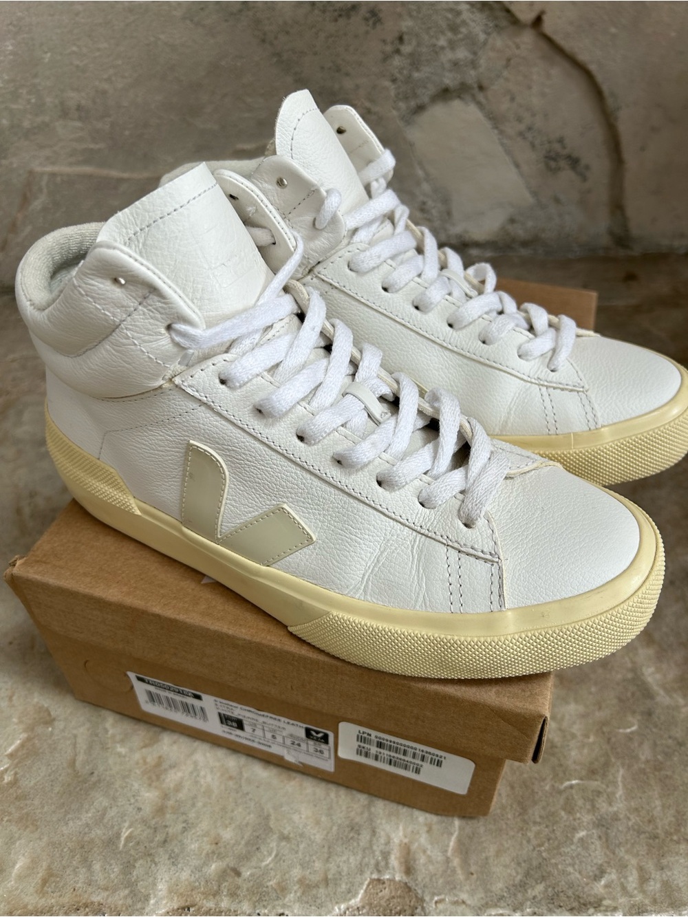 Veja Minotaur Chromefree Leather White Pierre Butter EU 38 US 7/7.5 - Picture 4 of 8